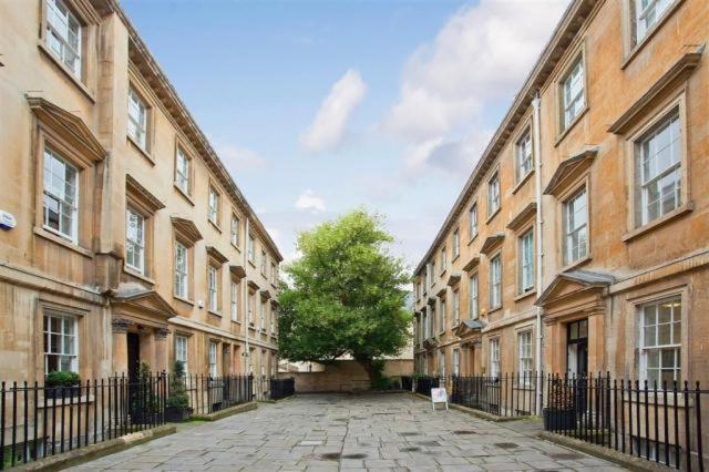 The Courtyard Apartments No.9 Bath Bagian luar foto